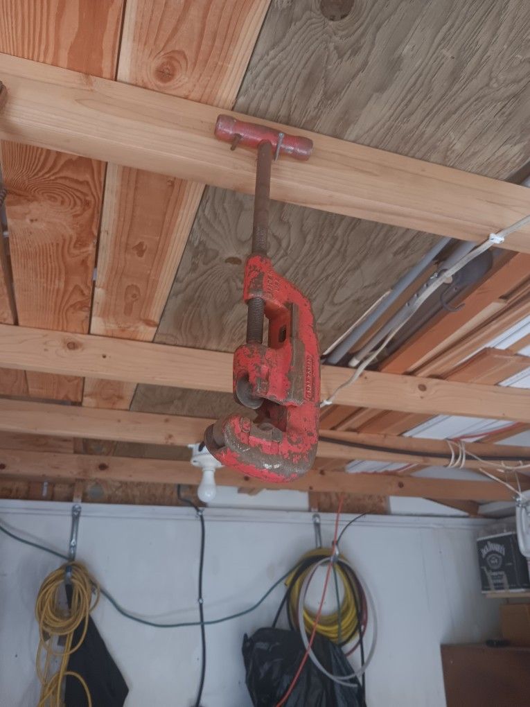LARGE PIPE CUTTER FOR SALE
