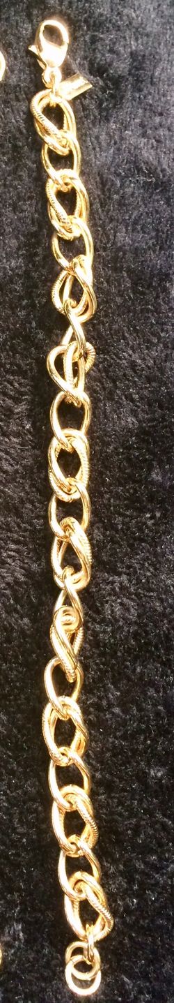 Vintage gold tone MONET SIGNED textured double link bracelet