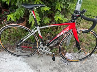 🚲 FOR SALE: “GIANT” ALUMINUM ROAD BIKE – EXCELLENT CONDITION – $425 FIRM