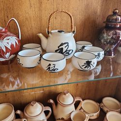 Japanese Calligrapy Tea Pot And Cups