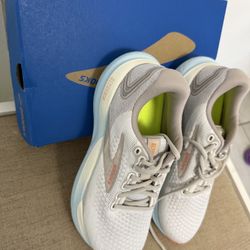 Brooks Women Sneakers Size 9