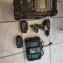 Drill With 2 Batterys Charger And Radio