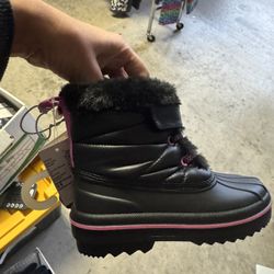New Snow Boots Size 11 Toddlers 