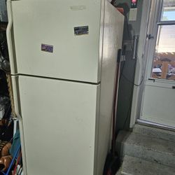 Refrigerator 
