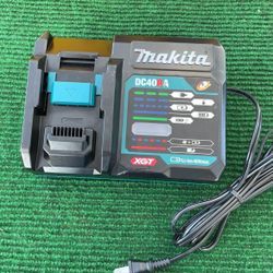 Makita XGT 40v Charger 