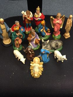 Beautiful natal setting. 15 items