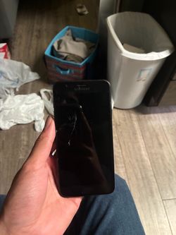 Samsung Galaxy J7 (Cracked Screen)
