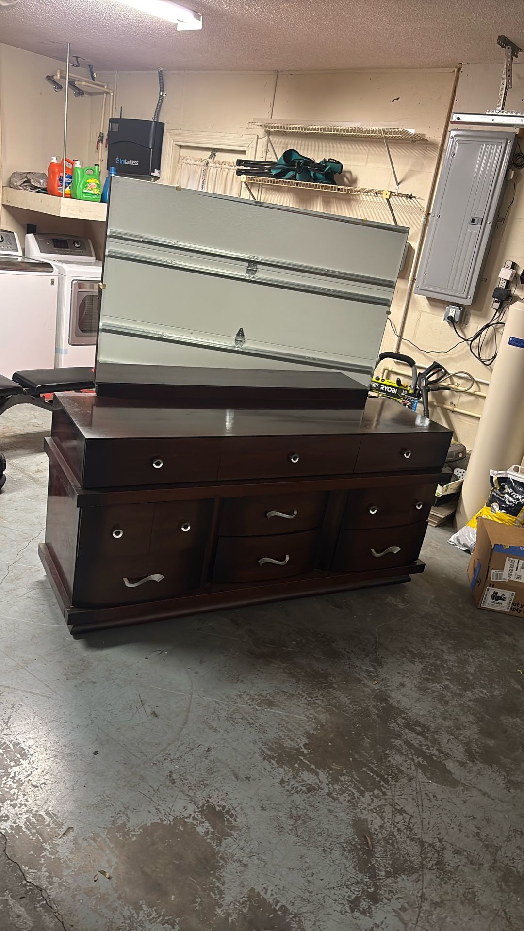 Dresser