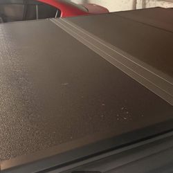 Tri-fold Tonneau Cover 18-26 Ford Pick Up Reg Cab