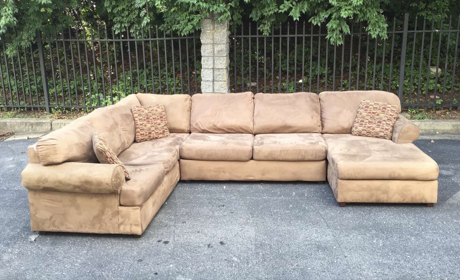 Sectional couch (delivery free)
