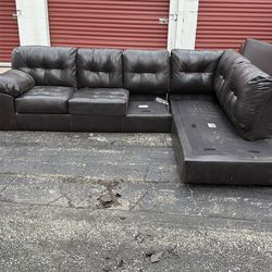 Hardly used Brown leather sectional missing cushions $200.00