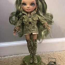 Olivia Woods Rainbow High Fashion Doll