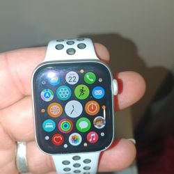 APPLE WATCH SERIES 4 