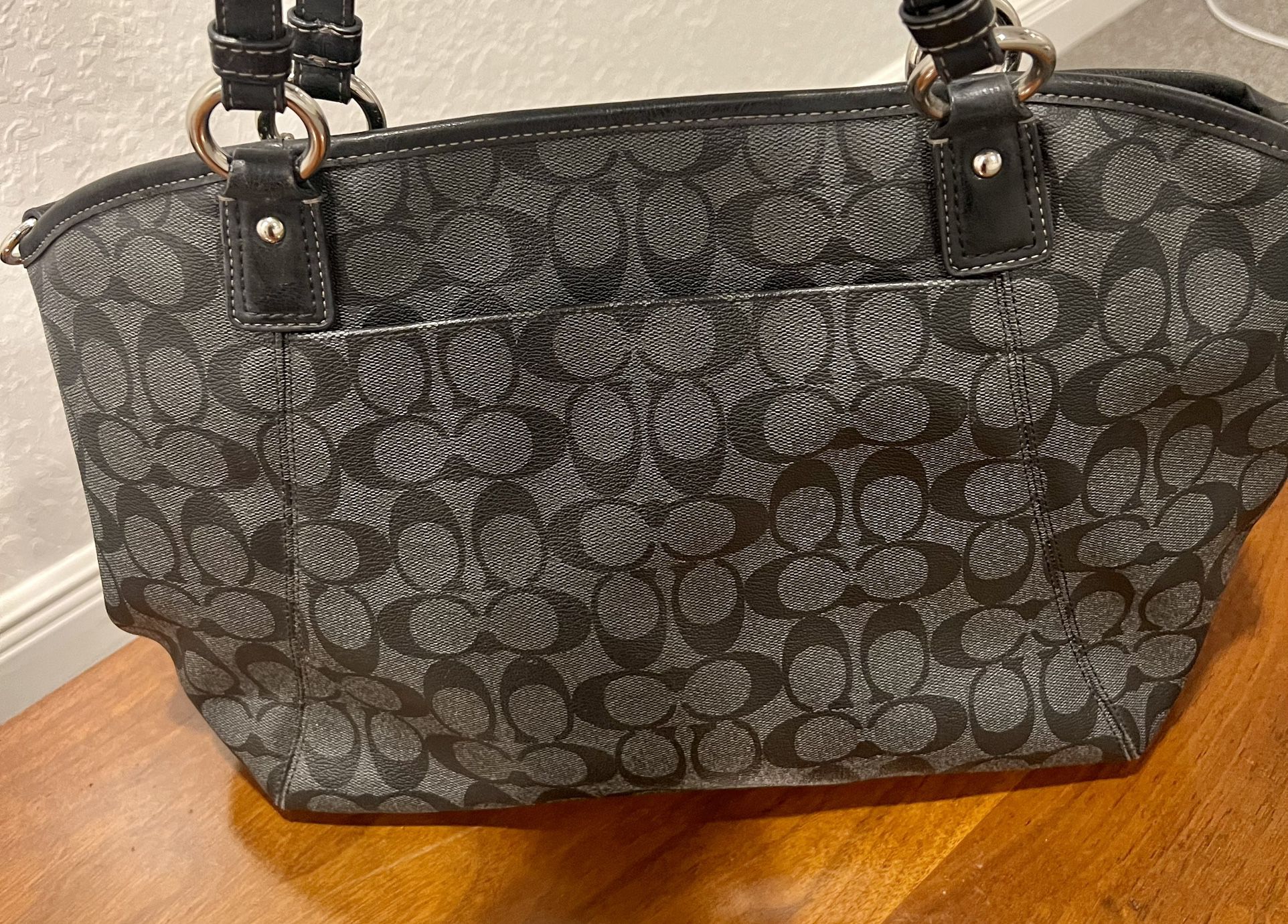 Authentic coach Large city tote for Sale in St. Cloud, FL - OfferUp