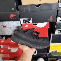 Adidas Yeezy 350 Onyx size 7.5 VNDS 