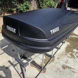Thule Force XL rooftop cargo box