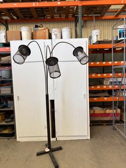 Black 3-Head Arc Floor Lamp