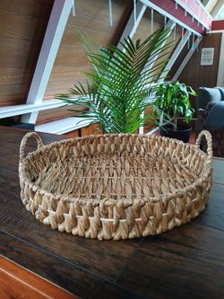 Large 17.5" Round Woven Seagrass / Water Hyacinth Serving Tray with Handles