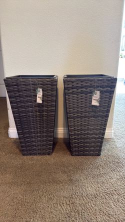 Outdoor plant holder