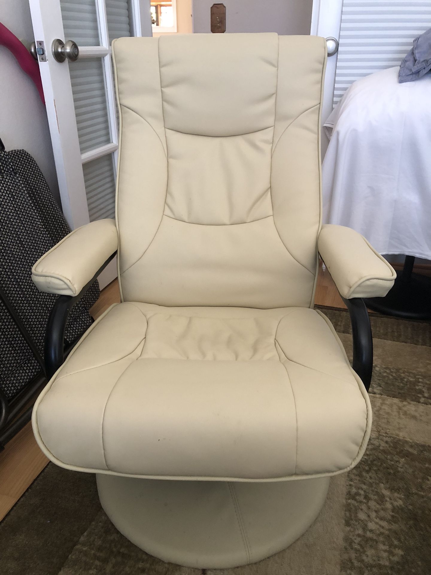 Chair With Ottoman
