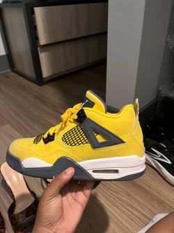 Air Jordan 4 “Lightening” Sneakers