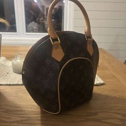 It's a Louis Vuitton Monogram Canvas Alma BB handbag.
