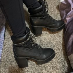 USED women’s Boots