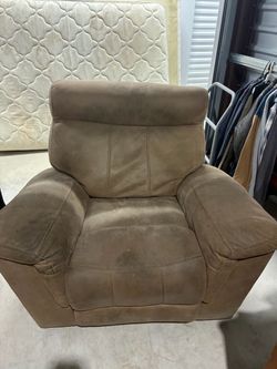 FREE RECLINER/QUEEN MATTRESS/BOXSPRING