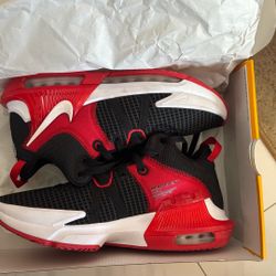 Nike LeBron Witness 7 Basketball Sneaker - Men's