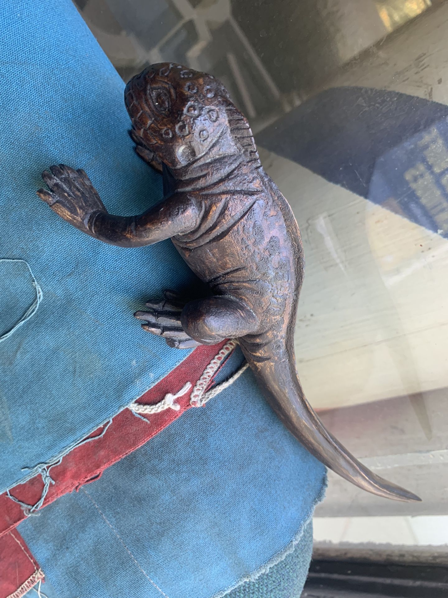 African Carved Lizzard