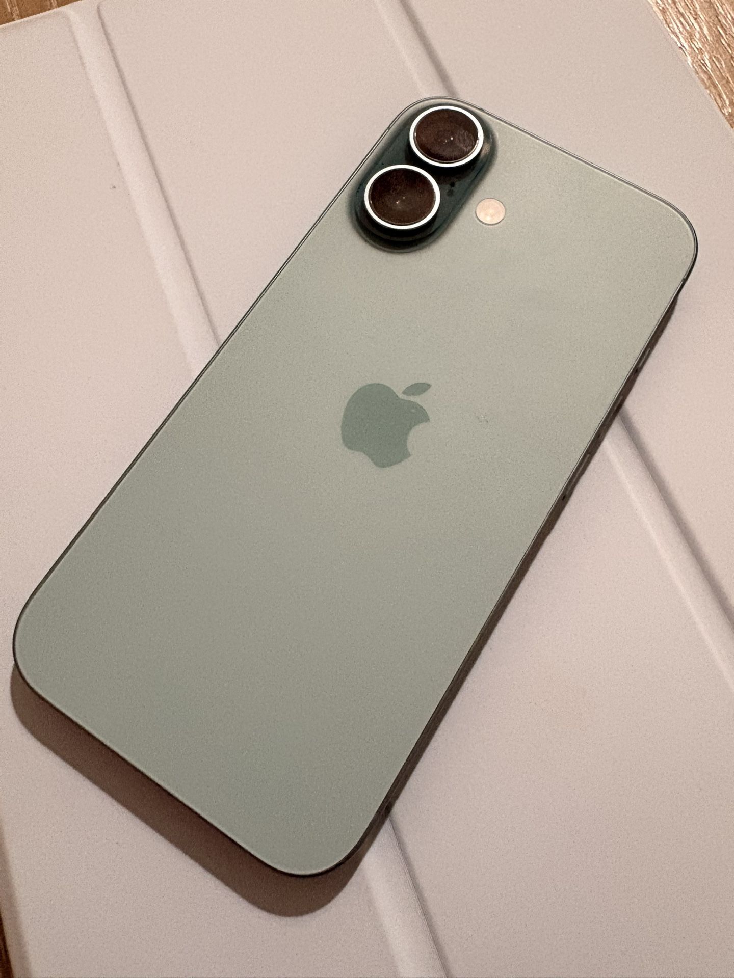 iPhone 16