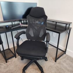 L-shaped Desk & Gaming Chair