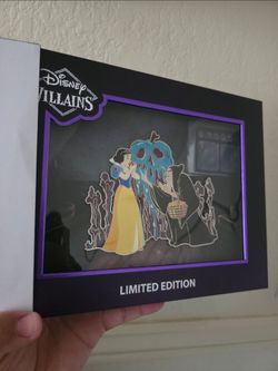 Disney WDI Jumbo Pin Evil Queen And Snow White LE 300