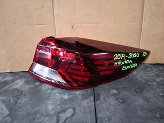 2019-2020 HYUNDAI ELANTRA RIGHT SIDE TAIL LIGHT OEM USED #12125