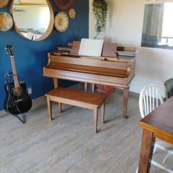 Baby Grand Piano 