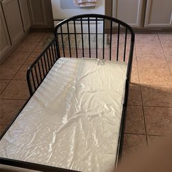 Toddler bed