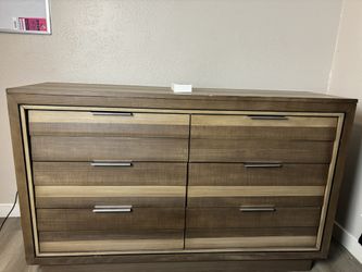 Dresser With Mirror Attachment