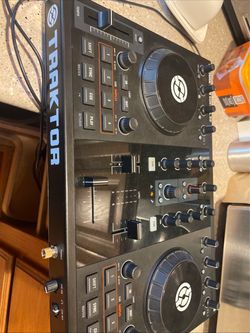 Native Instruments Traktor Kontrol S2