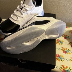 Jordan Retro 11 Low  Size 9 1/2 (New ) 90$