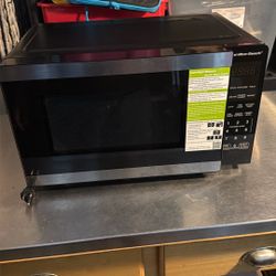 Hamilton Beach 0.9 Cu ft Countertop Microwave Oven, 900 Watts, Black Stainless Steel