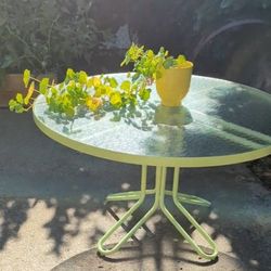 Vintage Brown Jordan  "Kailua" Patio table