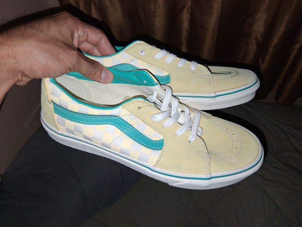 vans size 10.5 shoes 40 dollar each 