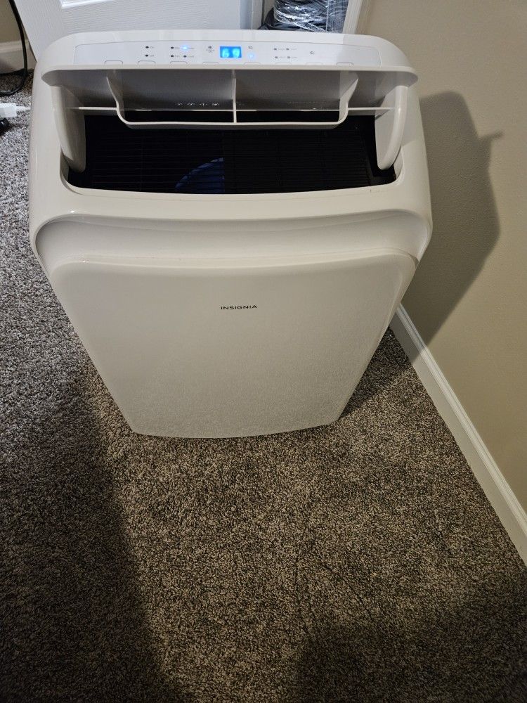 Insigniaâ„¢ - 250 Sq. Ft. Portable Air Conditioner - White