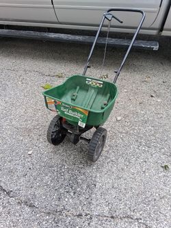 Seed n salt spreader