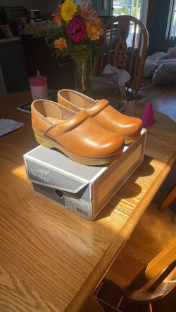 Dansko women’s clogs