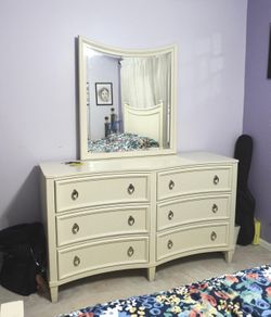 Ivory Solid Wood Dresser with 6 Drawers: AMAZING CONDITION!