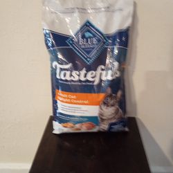 Blue Buffalo Tastefuls 15lb Bag Natural Chicken Adult Cat Food