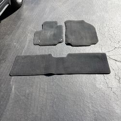 3 pc black carpeted mats for Chevy Equinox like this 2022 model.. Vehicle not for sale..