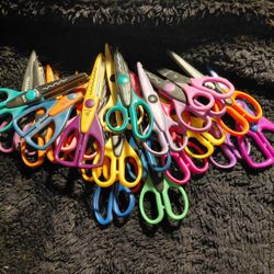 Multicoloured design squiggle scissors 25 peice bundle