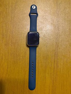 Like new Apple Watch Series 7 (GPS) 45mm Starlight Aluminum Case